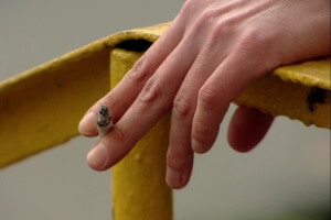 Вред курения для роста ногтей